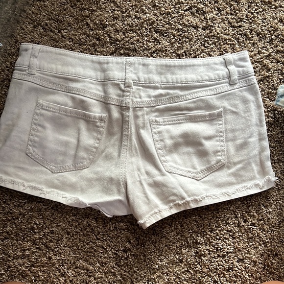 Shorts - Picture 2 of 3